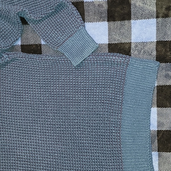 Van Heusen. Crewneck. Cotton-blend thick sweater. Like-new. Men's size XL - Picture 12 of 15